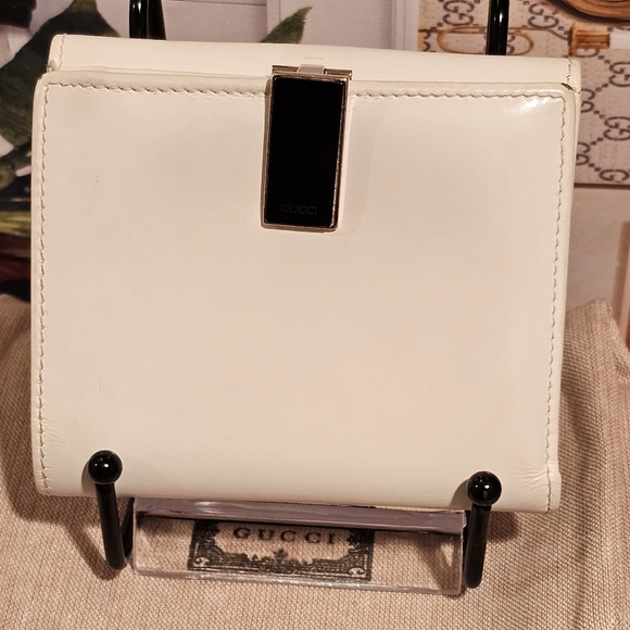 Gucci Bilfold Patent Leather Wallet - Picture 10 of 13